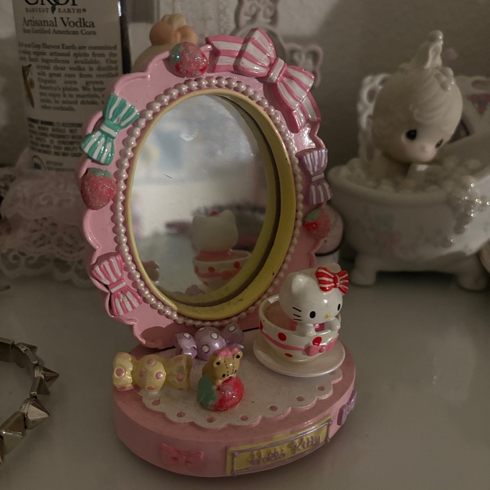Hello kitty tea party mirror